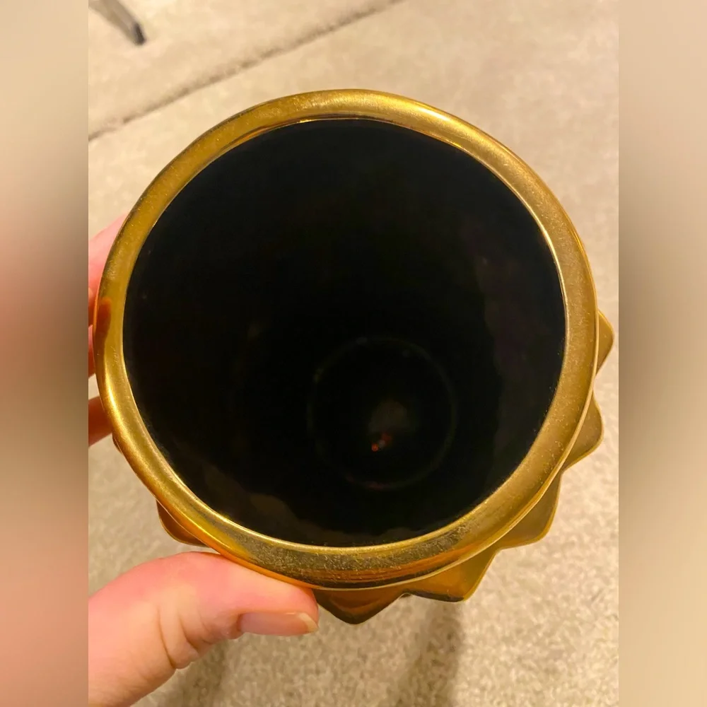 Gold vase! - Picture 4 of 4